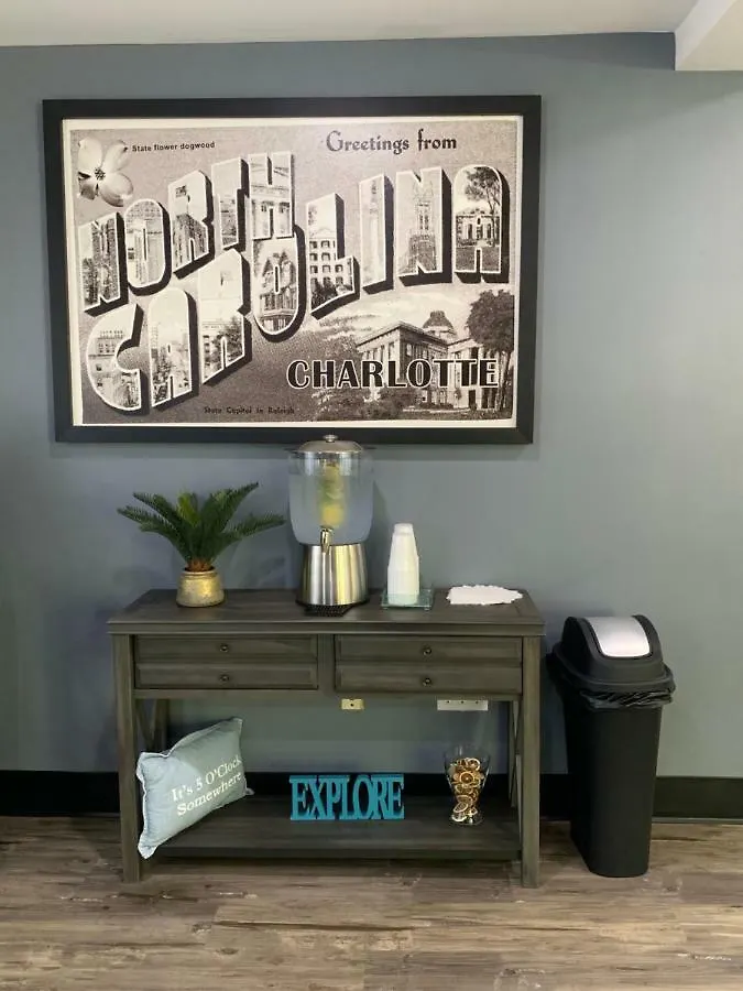 Super 8 By Wyndham Charlotte University Motel