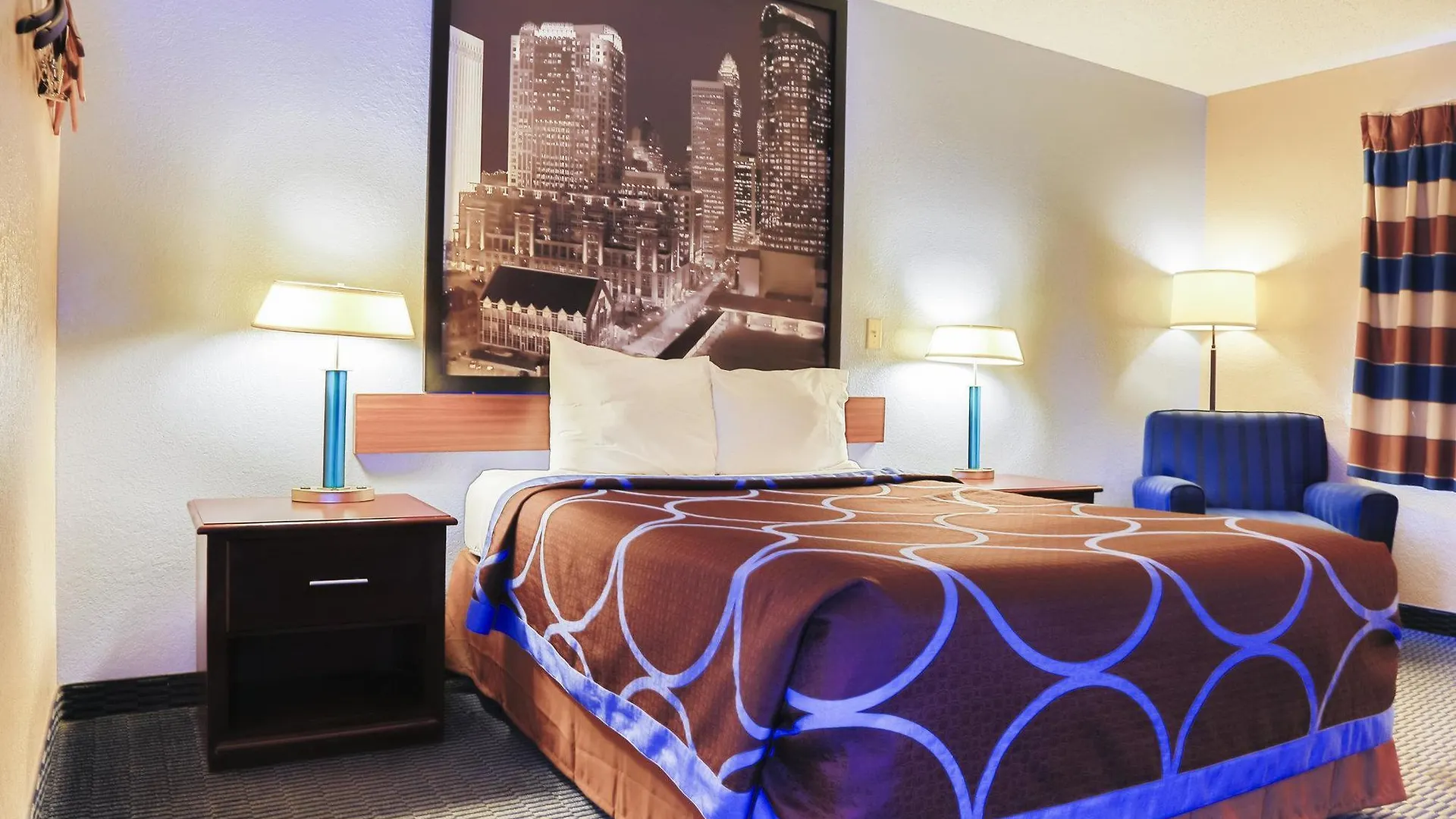 Super 8 By Wyndham Charlotte University Motel
